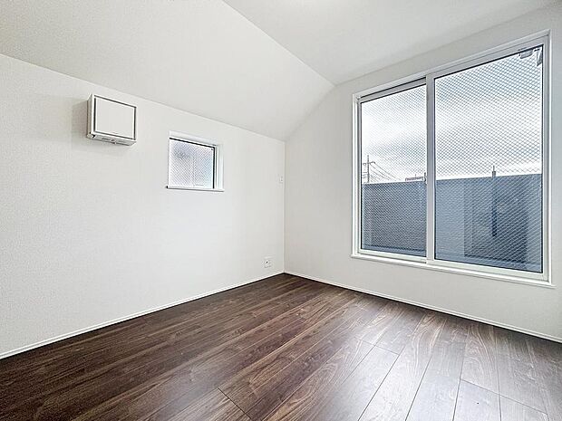 「心地よい空間」ほっと一息つけるような、安心して寛げる雰囲気の空間です。シンプルな内装は、時が経ちニーズが変わっても、フレキシブルに活用頂けます。