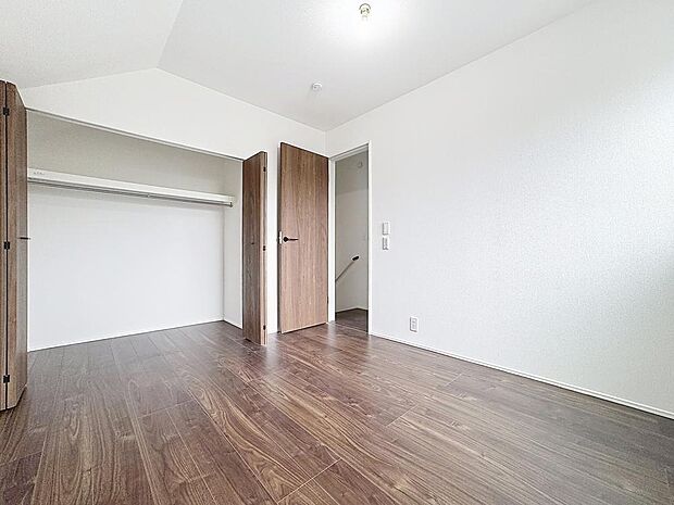 「フレキシブルに使えます」書斎としても、趣味やくつろぎのスペースとしてお使いいただけます。家族と一緒に楽しい時間を過ごす中にも、一人でくつろげる時間と場所は特別なものになります。