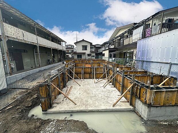 「利便性に優れた住環境。」小学校700m、スーパー700m、公園350m。歩いて行ける距離にお買い物施設や教育施設が揃う街並み。子育て世帯も住みやすい、便利な住環境です。