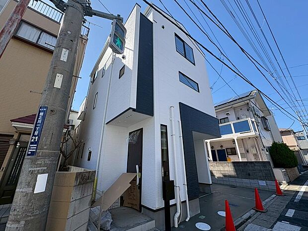 「~3階建て4LDK~」21帖えのLDK、豊富な収納、生活を彩る設備など、プラスワンのポイントが詰まった邸宅です。。