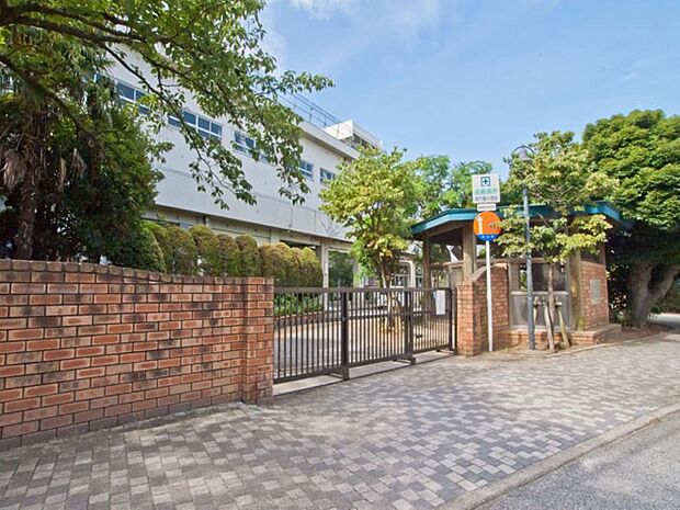 市川市立南行徳小学校まで約675m。