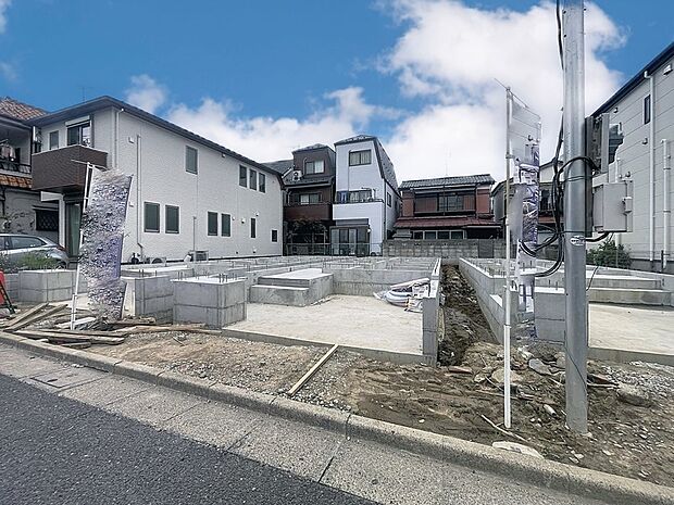 「現況」今日も、明日も、この街で、きっと誰かがしあわせになる物語が描かれていくはずです。同じ風景が毎日365日、まったく違う顔を見せてくれる。爽快な風も毎日やさしく頬をなででくれます。