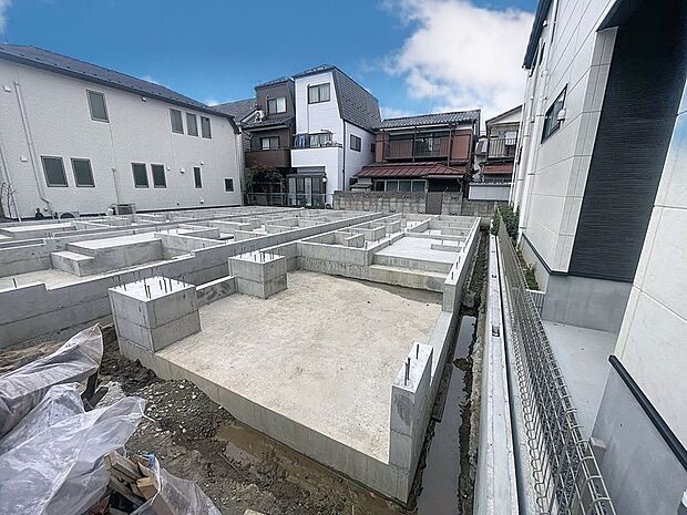 「現況」快適に過ごす条件は、一人ひとり違います。だからこそ飾り過ぎないシンプルな内装と偏り過ぎないデザインで統一しております。居住していく中でオーナー様だけの「マイホーム」に創り上げて下さい。