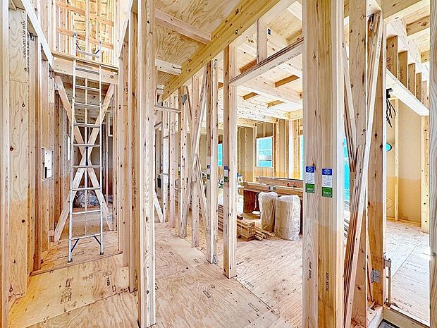 「内装造作中」