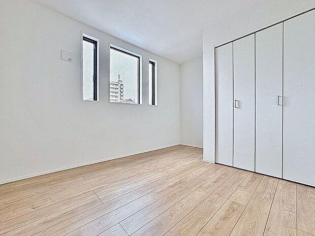 一日の疲れを癒やしてくれる主寝室。時を忘れて過ごす場所として過ごせるお部屋。