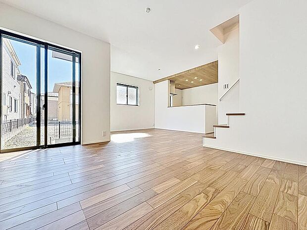 「のんびり過ごせるLDK」朝は爽やかな日差しを浴びながら、家族みんなでおいしい朝食。昼下がりには読書やお昼寝でもしながらのんびりと過ごすひと時。家族が集まる空間を、一番明るい空間に。