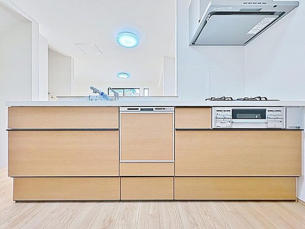 「家事時短の叶うキッチン◎」効率よくお料理ができる3口コンロ・食洗機・出し入れしやすいスライド収納を完備したシステムキッチン。確かな機能性を実感頂けます。