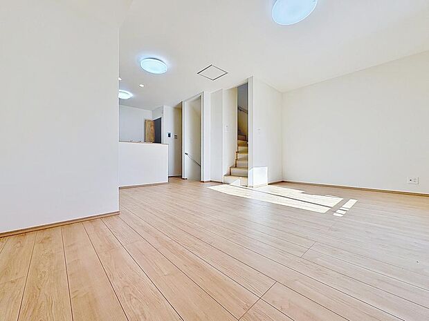 「憩いの場リビング」くつろぎを愉しむリビングルームは憩いの場となります。リビングとダイニングの空間機能を活かし、巧みに使い分ける発想が、ライフスタイルに新しいゆとりをもたらします。