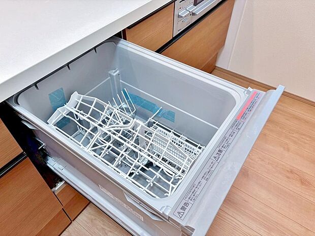 通常の手洗いでは使用出来ないほど高温のお湯や高圧水流を使うことにより汚れを効果的に落とすことができる。殺菌効果が非常に高く哺乳瓶などを使う家庭で需要が高く大変便利。