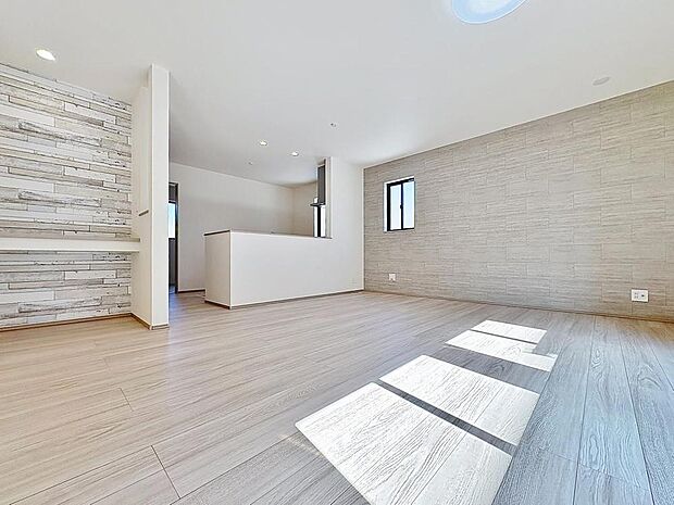 「家族団欒の寛ぎ空間」LDKでは家族が集まり一緒の時間を過ごせる工夫がされております。何気ない一日の当たり前のひとコマがいつか一生の宝物になります。