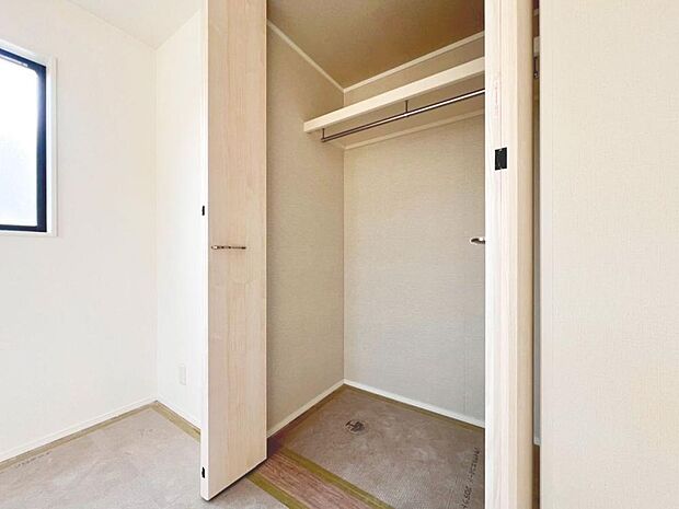 「収納完備」居室には収納スペースを完備し、自由度の高い家具の配置が叶うシンプルな空間です。