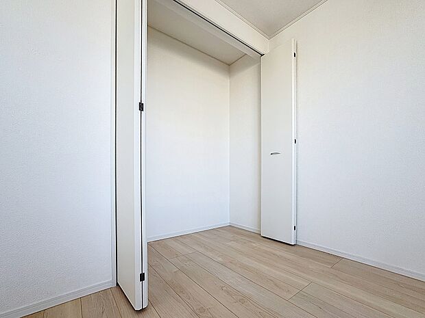 「収納」全ての居室にクローゼットを完備しております。