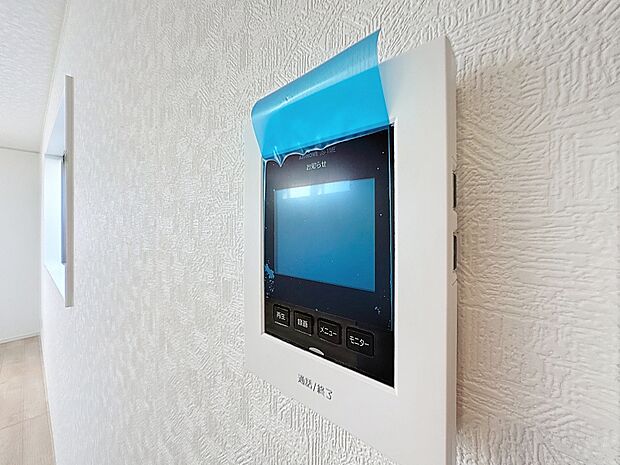 「見える安心」をカタチにしました。誰が来てもわかる様にモニター付きインターホンを設置。快適と安らぎを合わせた優しい設計。