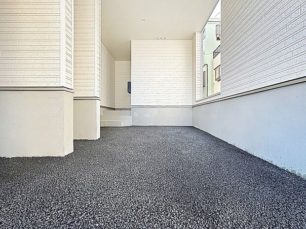 「カースペース」2台分の駐車スペースがあるので、お子様の自転車やバイク置き場にするスペースとしてもご利用いただけます。