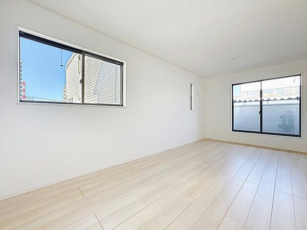 「採光面の多いLDK」団欒の場であるリビングには採光窓を多く取り入れていますので、暖かな陽光と心地よい風が贅沢に降り注ぎます。