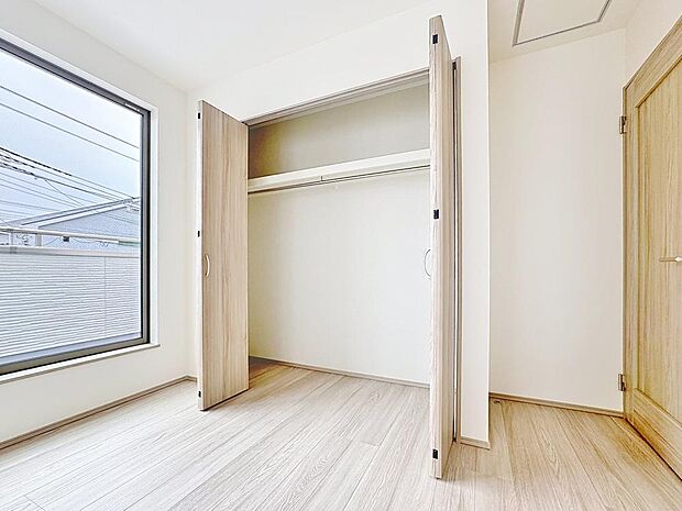 「収納完備」居室には収納スペースを完備し、自由度の高い家具の配置が叶うシンプルな空間です。