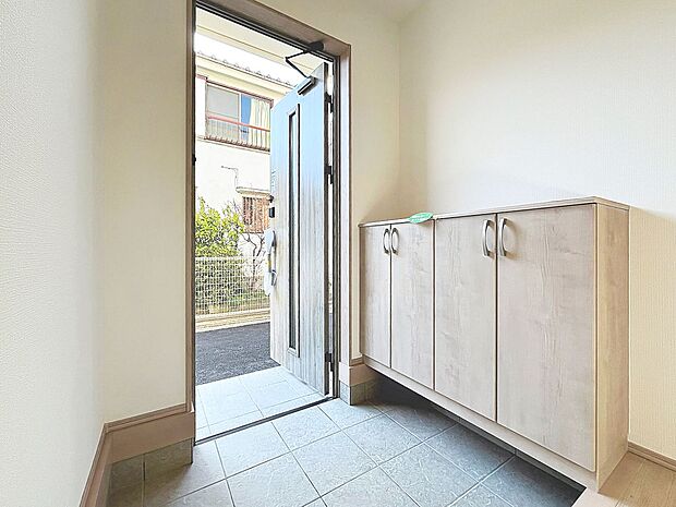 「玄関」「ただいま」・「おかえり」。新居で交わす家族同士の何気ないやり取りがただ何となく嬉しいんです。自分のお家を手に入れた事の喜びが感じられるお客様からの素敵なエピソードです。