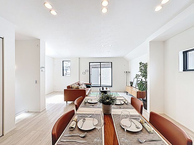 造りこんだ空間演出の妙が生み出す光と質のハーモニーはこの住宅のクオリティの良さを実感させてくれます。