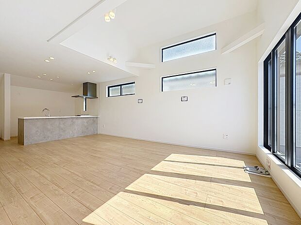 造りこんだ空間演出の妙が生み出す光と質のハーモニーはこの住宅のクオリティの良さを実感させてくれます。