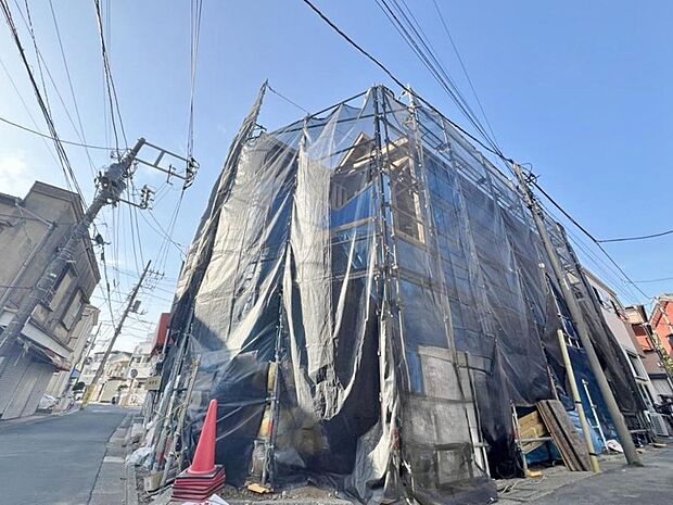 「角地ならではの心地良さがあります。」心地良い陽光と風が入るリビングには、自然と家族みんなが集まる空間となります。