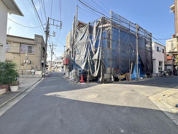 「ビルトインガレージ」駐車場付きの一戸建てですので、マンションと違い目の前に愛車を置いておくことができます。