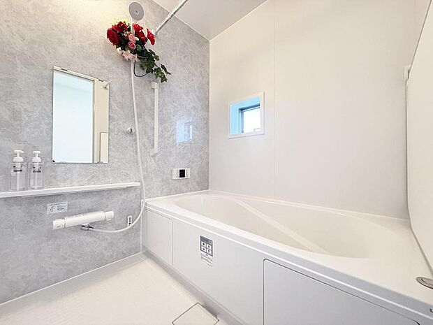 「一日の疲れをリフレッシュ。快適バスルーム。」癒しの空間バスルームです。天気に左右されずに洗濯物を乾かせる、浴室乾燥機・オートバス機能付きです。