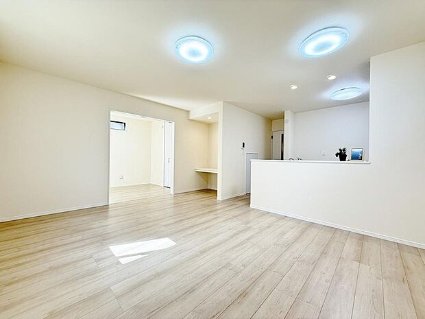 「自分らしい家造りを楽しめる」落ち着いたカラーコーディネートの室内。インテリアやファブリックで、オーナー様好みのテイストデザインを取り入れて頂けます。