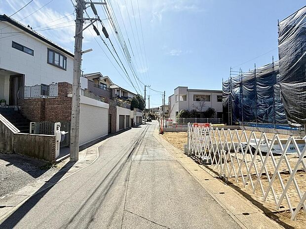 「前面道路」東側 約4~5m公道