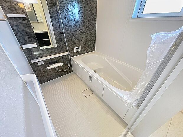 「一日の疲れをリフレッシュ。快適バスルーム。」癒しの空間バスルームです。天気に左右されずに洗濯物を乾かせる、浴室乾燥機・オートバス機能付きです。