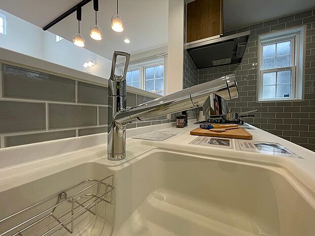 クリアな水が毎日使え、見た目にもスマートな浄水器一体型。お米を炊いたりする際には浄水機能をつかうこともできて、人気の商品です。