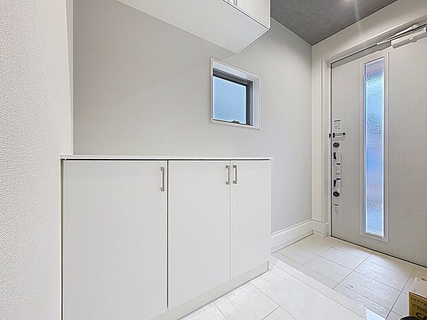 ダウンライトを使用しお洒落に演出。帰りたくなる家をテーマに設計。いつも「人」と「家」の間に・・・。