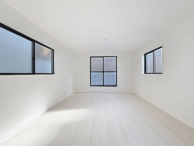 「リビングダイニング」家族の会話や笑顔が行き交うリビングで、大きなソファやダイニングテーブルでゆったり食事をしたりくつろぎたい。そんな夢が叶えられる空間です。