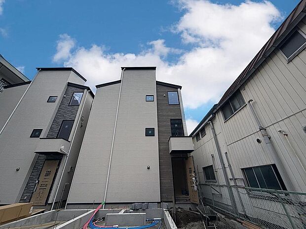 「現況」単に見た目や質感の良さだけではなく、建物の基礎や構造といった、目には見えにくい部分にもこだわります。住まいの本質の部分から、住み心地や安全性を見つめ直しました。