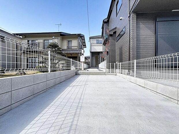 「駐車場」ファミリーカーの需要が多い中、駐車場も広めに確保いたしました。