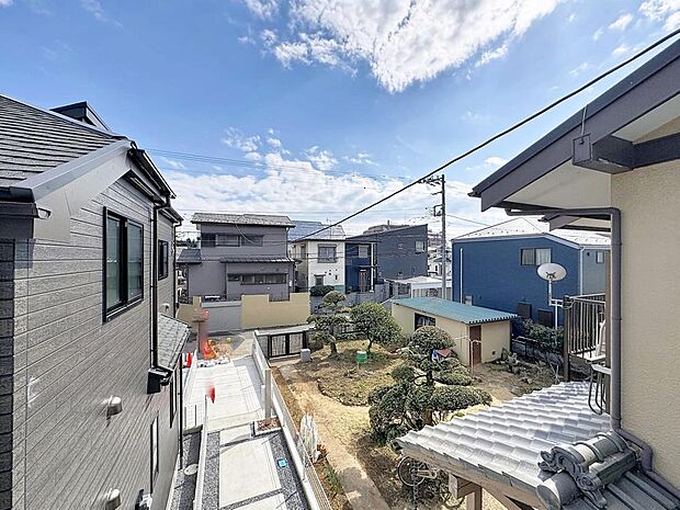 「穏やかな街並みの眺望」穏やかな街並みを一望しながら、爽やかな風と柔らかく降り注ぐ陽光を感じて頂けます。心地良い開放感が暮らしにゆとりと充足感をもたらします。