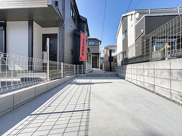 「駐車場」ファミリーカーの需要が多い中、駐車場も広めに確保いたしました。