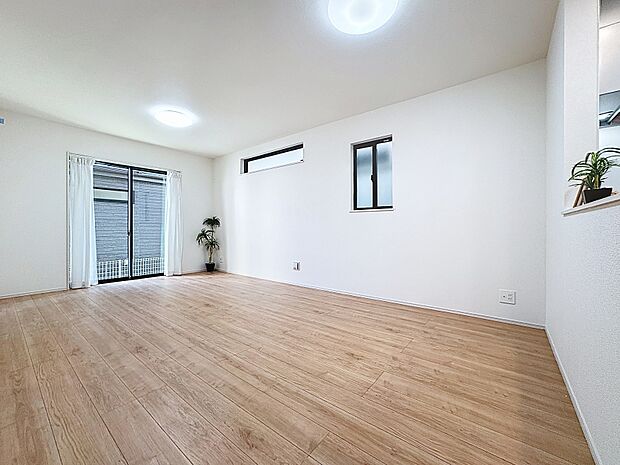 「憩いの場リビング」くつろぎを愉しむリビングルームは憩いの場となります。リビングとダイニングの空間機能を活かし、巧みに使い分ける発想が、ライフスタイルに新しいゆとりをもたらします。