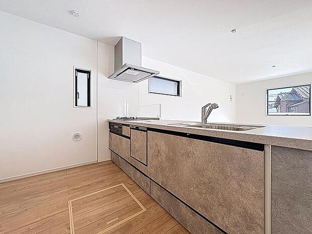 「家事時短に繋がる食洗機。」効率よくお料理ができるコンロ・収納を完備したシステムキッチン。確かな機能性を実感頂けます。