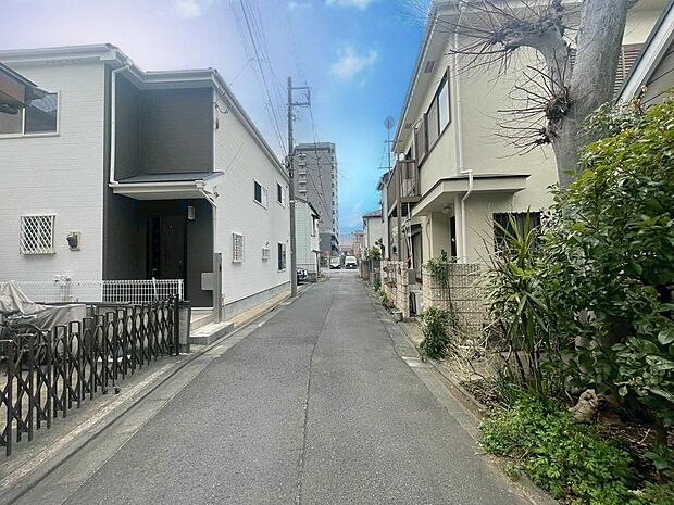 「前面道路」前面道路:東4m