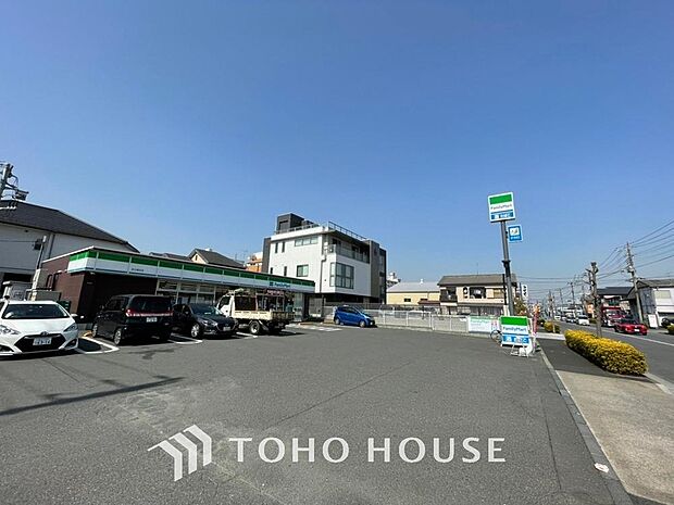 ファミリーマート足立鹿浜店まで約2412m。