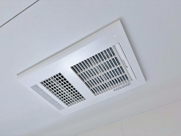 明日はお出かけで今日中に洗濯を・・と思っても最近は雨続き・・浴室換気乾燥機はそんな負担を減らしてくれます。また、冬場などは、入浴前に暖めておくとお着替えも楽々です。