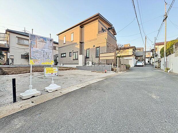 周辺環境とのコラボレーションにより明るく開放的な空間を演出しております。