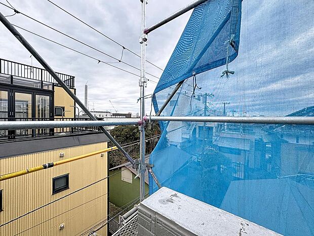 「穏やかな街並みの眺望」穏やかな街並みを一望しながら、爽やかな風と柔らかく降り注ぐ陽光を感じて頂けます。心地良い開放感が暮らしにゆとりと充足感をもたらします。