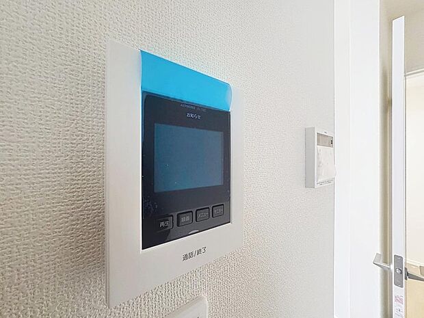 「見える安心」をカタチにしました。誰が来てもわかる様にモニター付きインターホンを設置。快適と安らぎを合わせた優しい設計。