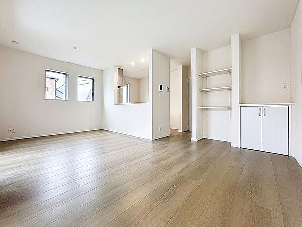 「壁面収納×LDK」扉を設けず、あえてオープンスタイルにすることで、魅せる収納にしました。何気ない毎日を、効率的かつ新鮮に彩ります。