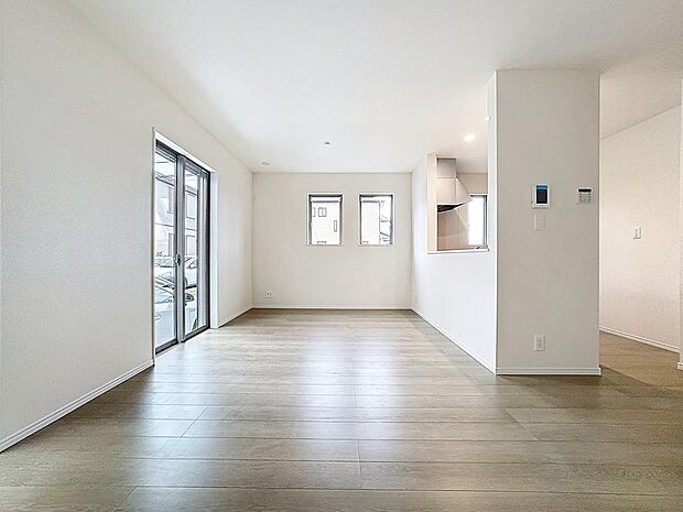 「家事楽プランの間取り。」1階、リビング階に水回りが集結していることで家事導線も確保され、《暮らしやすい》の実現が叶うお家です。