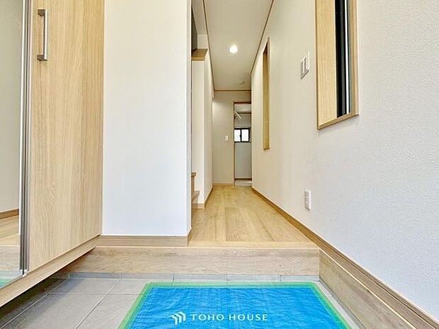 「散らかりがちな玄関もスッキリ。」清潔印象の玄関です。スペースを無駄なく活用し、使いやすいシューズボックスを設置しております。