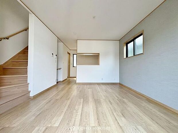 「憩いの場リビング」くつろぎを愉しむリビングルームは憩いの場となります。リビングとダイニングの空間機能を活かし、巧みに使い分ける発想が、ライフスタイルに新しいゆとりをもたらします。