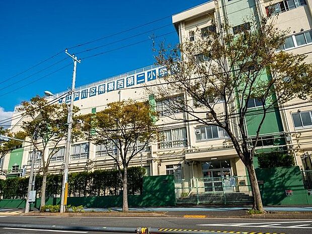 江戸川区立南葛西第二小学校まで約323m。