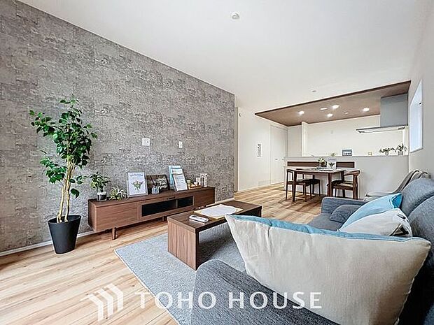 「家事楽プランの間取り。」1階、リビング階に水回りが集結していることで家事導線も確保され、《暮らしやすい》の実現が叶うお家です。